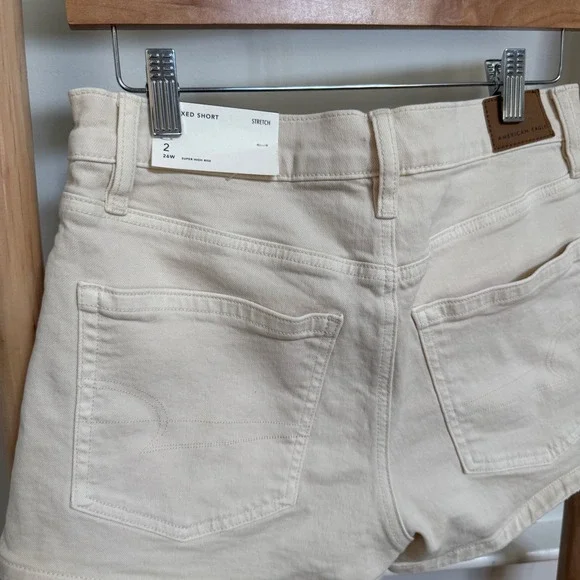 NWT American Eagle Women 2 Relaxed Denim Shorts Super High Rise Cream Off White - Picture 3 of 8